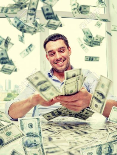 La nueva locura en TikTok: Usuarios mexicanos juran que manifestaron dinero con un audio de 7 segundos 31 62250104 business people success and fortune concept happy businessman with heap of dollar money at