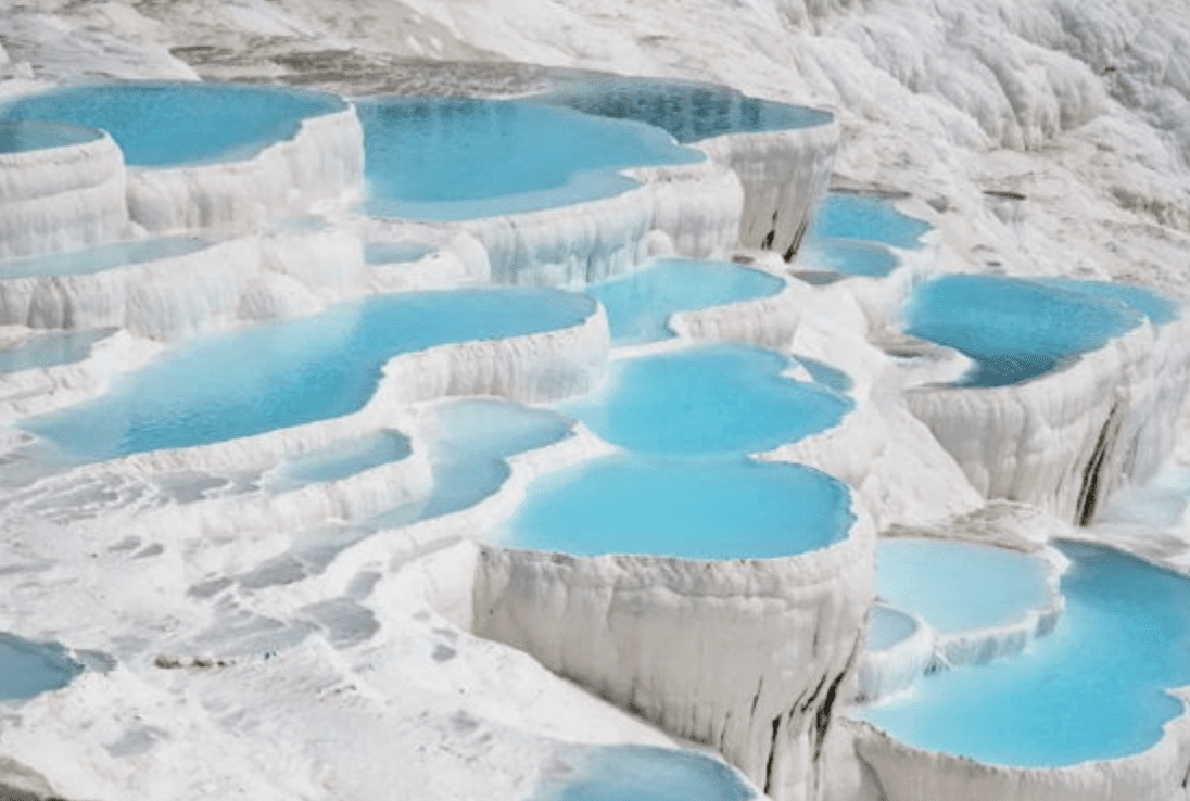 Pamukkale: El "Castillo de Algodón" donde la Geología y la Historia se vuelven Sueño 30 Screenshot at Apr 08 19 44 32