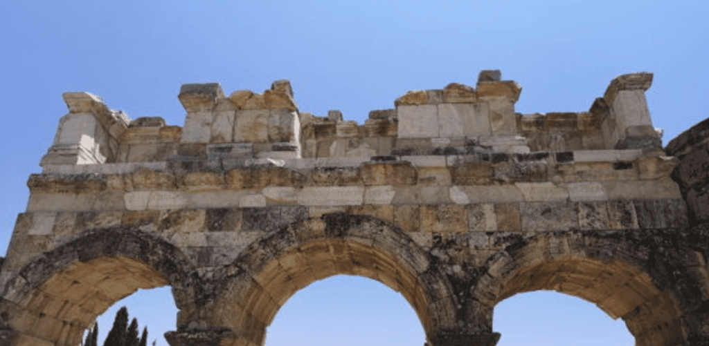 Pamukkale: El "Castillo de Algodón" donde la Geología y la Historia se vuelven Sueño 32 image 48