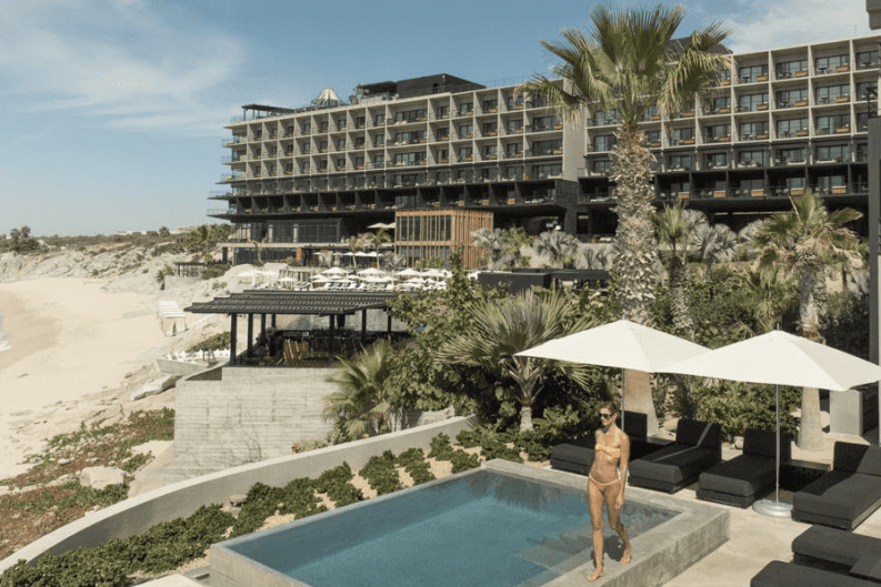 Habitaciones que Son Destinos en Sí Mismas: The Cape Hackea el Lujo con Catas de Vino Privadas desde el Balcón 36 Screenshot at May 20 18 28 09