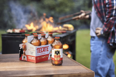 ¡Efecto nostalgia en el mercado cervecero! Tecate revive la mítica botella Quitapón para conquistar a las nuevas generaciones a través del ritual de destape colectivo 34 Screenshot at May 25 10 25 53