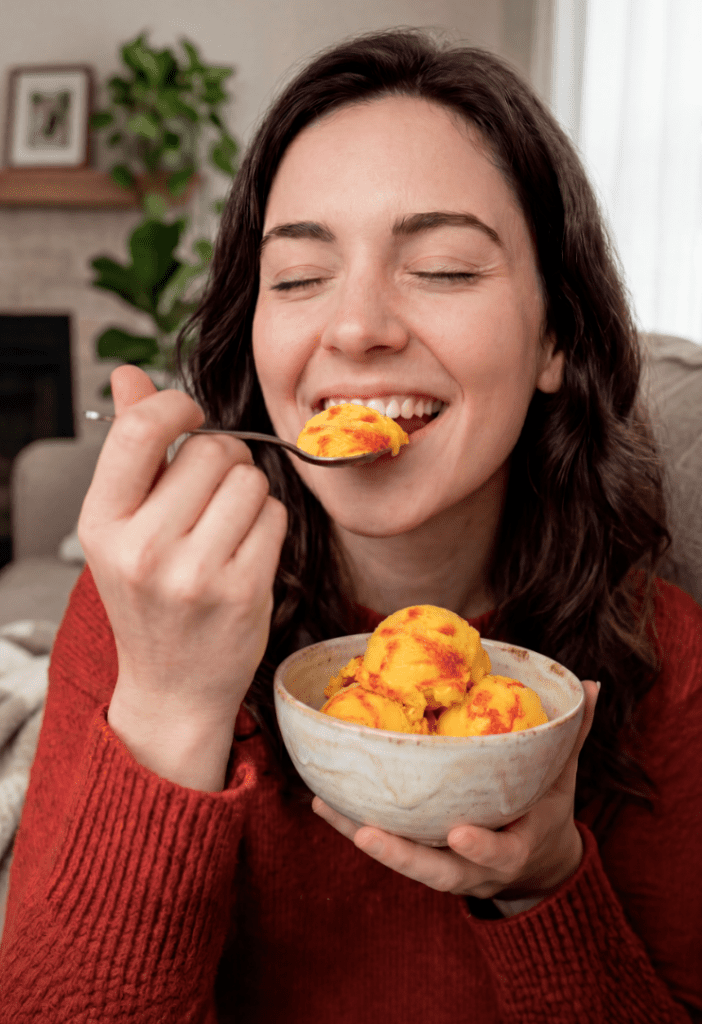 ¡Fuego bajo cero! Helados Holanda y PepsiCo desafían el paladar con el lanzamiento de la nueva nieve de Mango Flamin’ Hot 35 image 103
