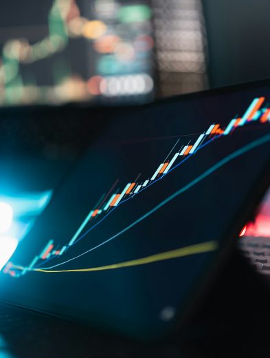¡México en la cuerda floja! Banxico congela los recortes de tasa y Moody's nos deja a un paso de perder el grado de inversión 33 jakub zerdzicki ynllMMWBdi0 unsplash