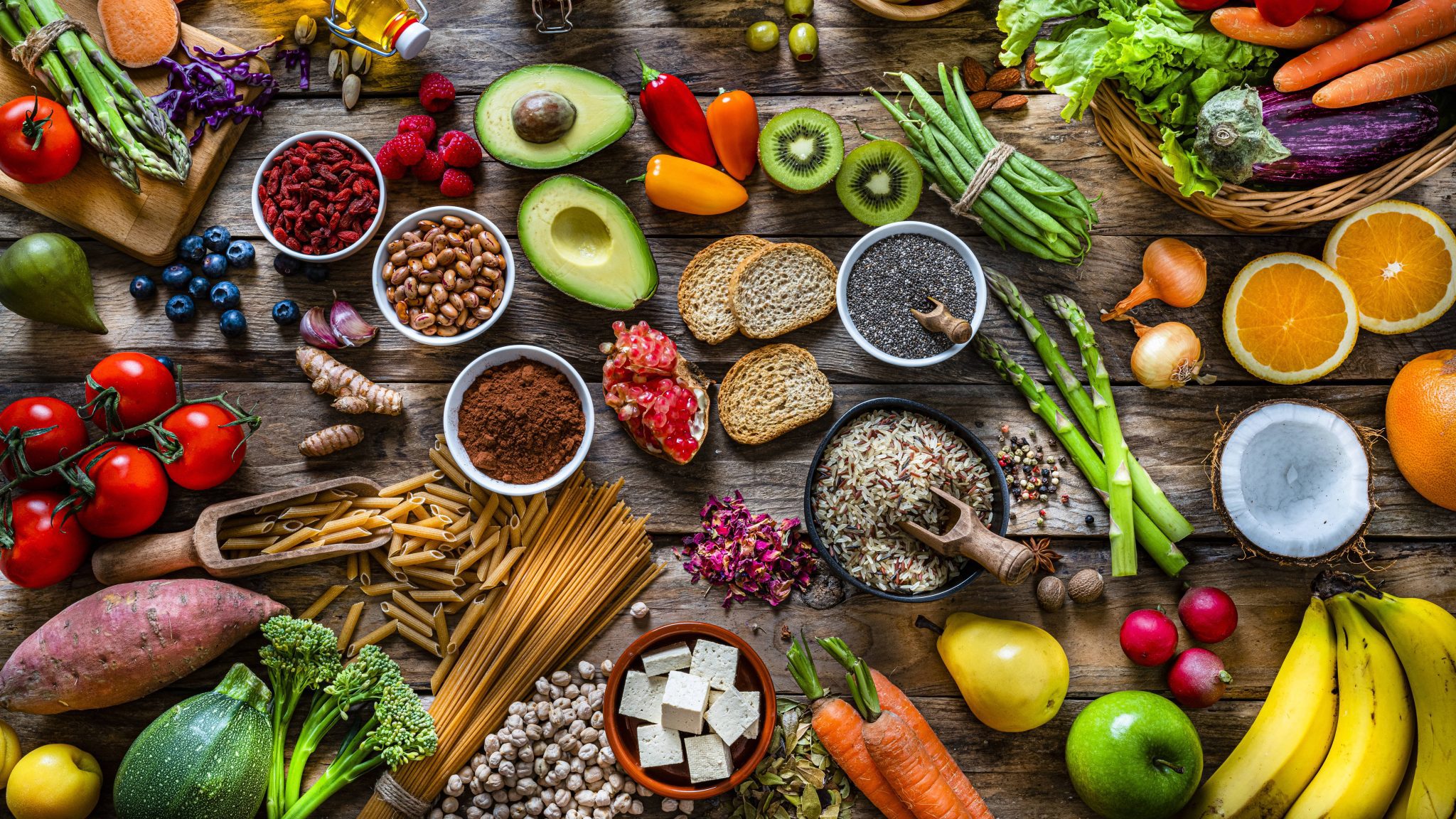 La guía definitiva para integrar fibra a tu dieta (y evitar la inflamación en el intento) 31 16x9 feat image Dr Kashyap gut microbiome release Dec 2025 GettyImages 1278940460 2048x1152 1
