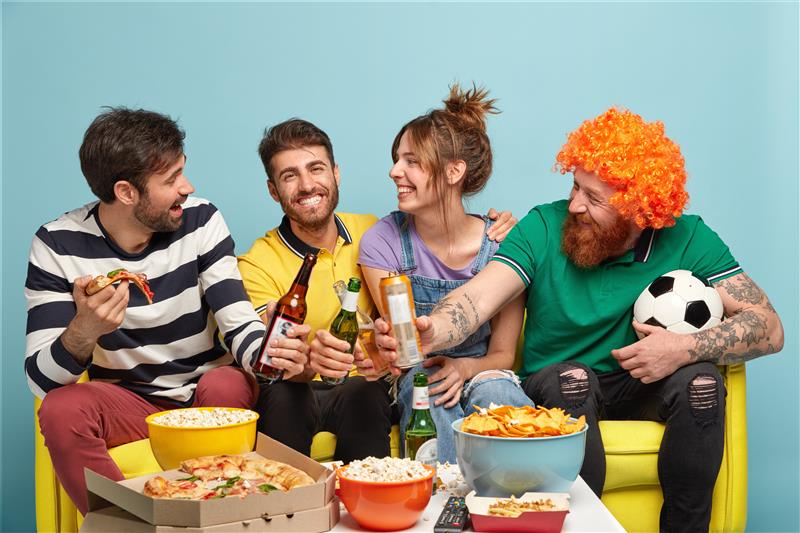 ¡Cuidado con el marcador en tu salud! Por qué el Mundial puede costarte hasta 7 kilos 31 Comida amigos MundialFreePik