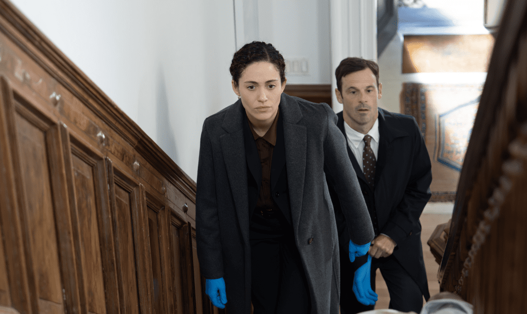 La cacería ha comenzado: Disney+ revela el primer vistazo de "Furia" con Emmy Rossum 25 Screenshot at Jun 29 17 25 44
