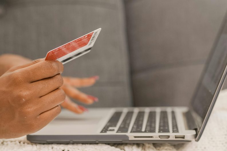 La ciberseguridad en el fútbol global: KnowBe4 alerta sobre la economía de la estafa digital rumbo al Mundial 2026 40 pexels kindelmedia 6995252