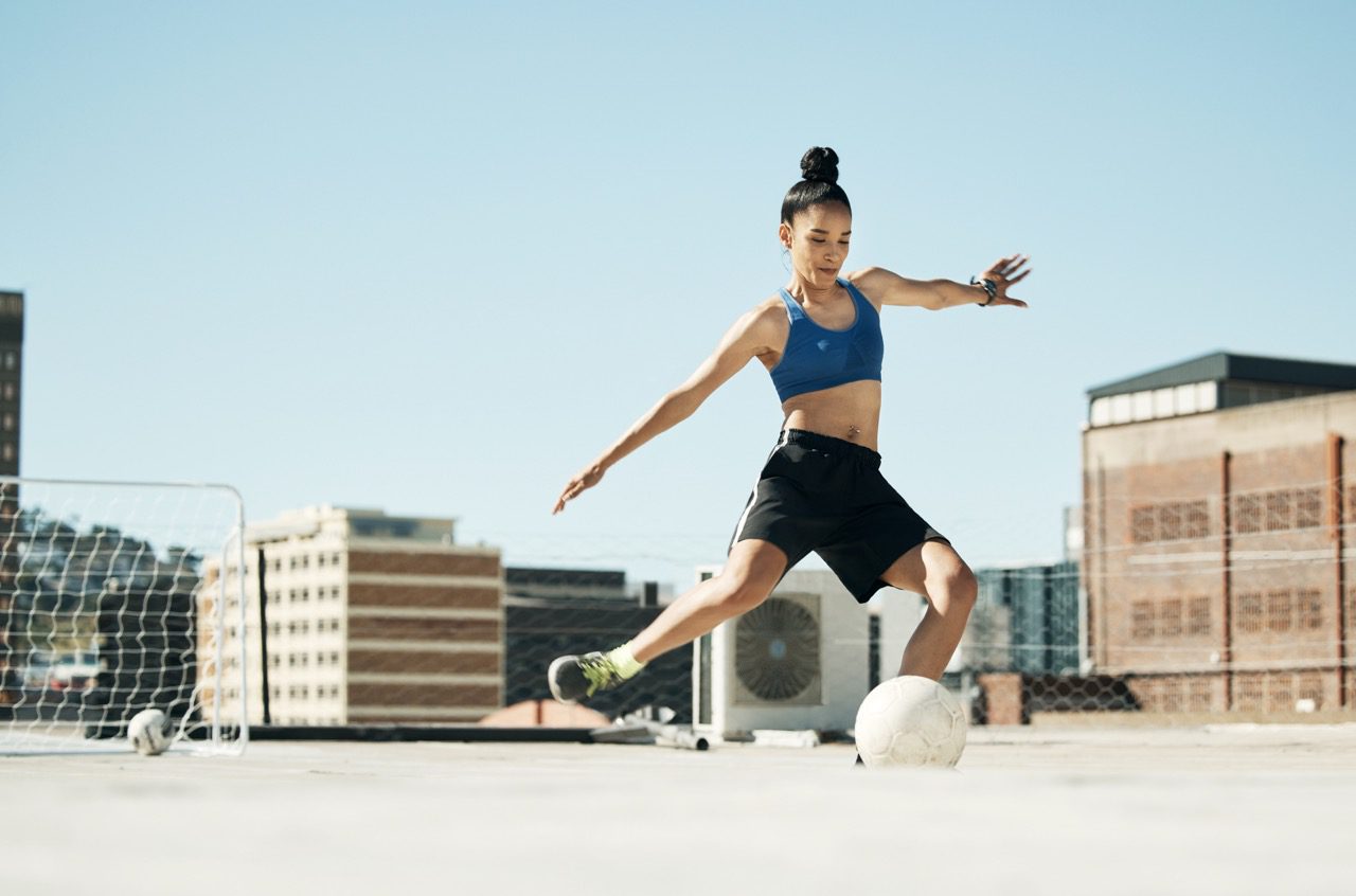 Más allá del balón: Los rituales que definen la pasión futbolera en México 31 soccer player woman and soccer ball kick in fitness 76047129 Large