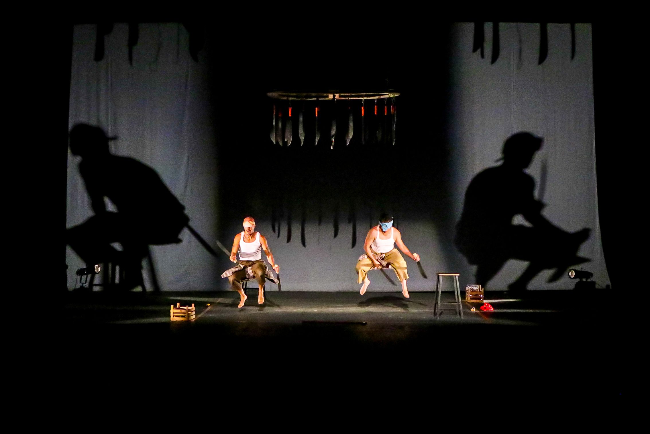 "A los hombres nos cuesta decir 'te quiero': Sergio Figueroa lleva al teatro una poderosa reflexión sobre el machismo con MACHETES 27 MACHETES Javier Barragan