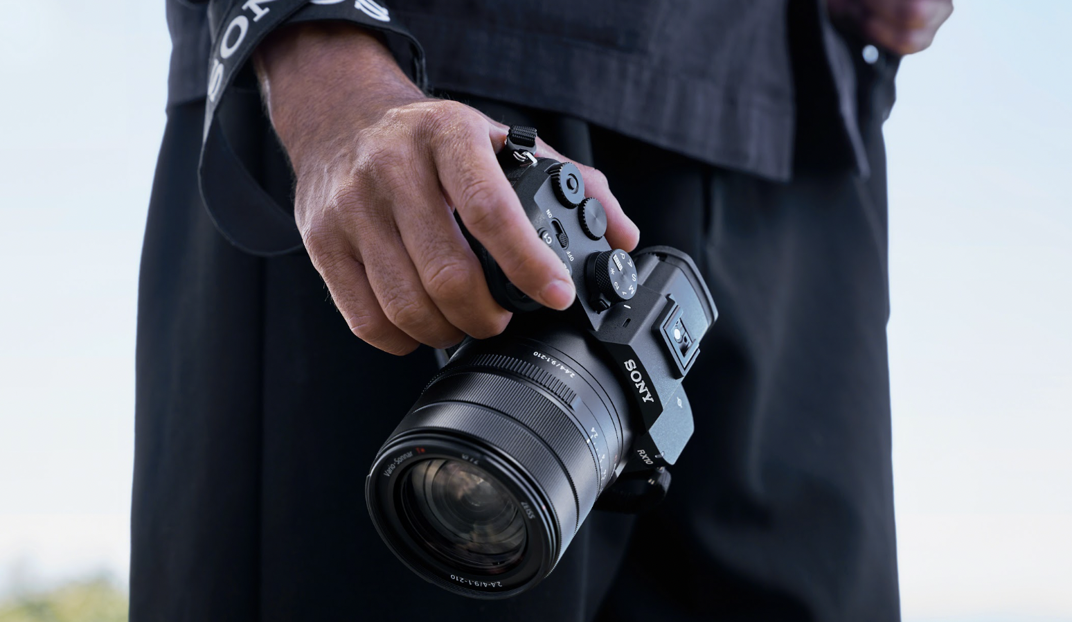 Sony RX10 V: La superzoom definitiva que integra IA para no perderte ni un solo detalle 25 cx64130 thunder nomada