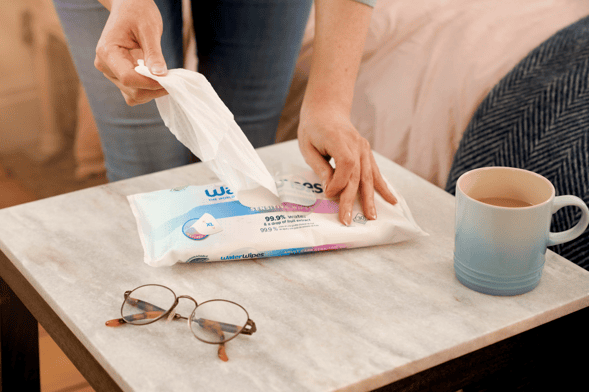 WaterWipes Adult Care: El cuidado experto que la piel sensible de toda tu familia necesita 25 water wipes thunder nomada