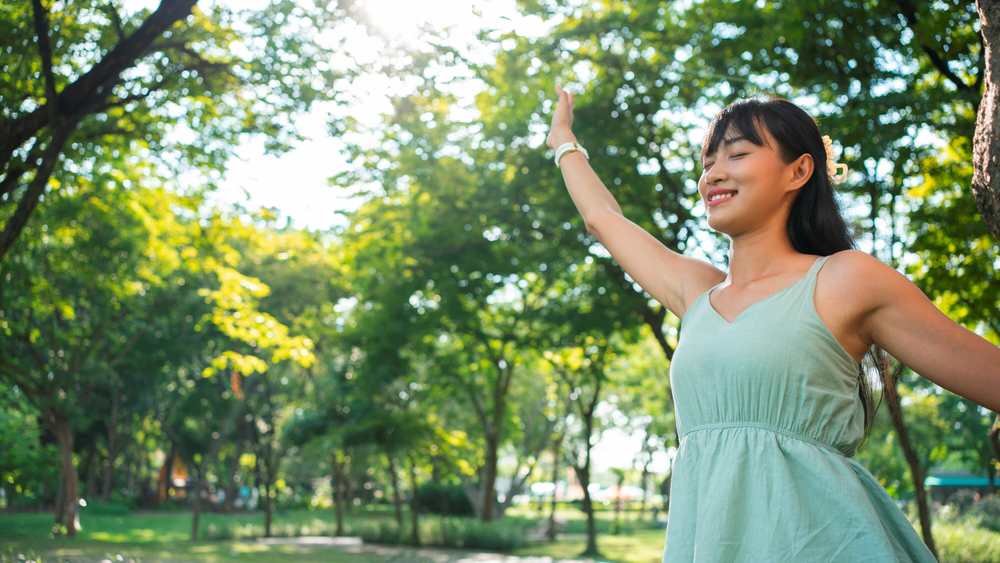 Cuidado invisible: Los hábitos cotidianos que afectan la piel de tus axilas y cómo contrarrestarlos con Dove®️ 25 Dove 2