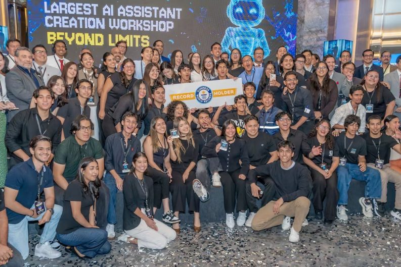 La Universidad Espíritu Santo (UEES) marca un hito mundial y advierte sobre el reto de formar talento especializado en IA 40 WhatsApp Image 2026 08 05 at 14.55.50