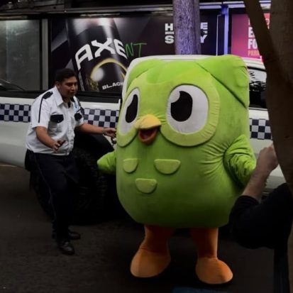 AXE y Duolingo pactan una inesperada alianza tras la divertida "detención" de la mascota Duo 3 image 4