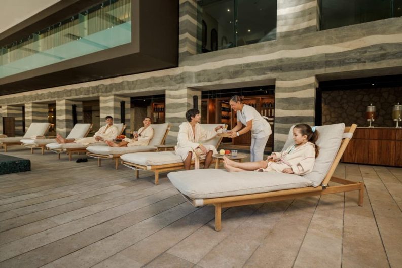 Cómo planificar unas vacaciones familiares: Guía definitiva con hotel de lujo y spa ilimitado 34 image 5 2