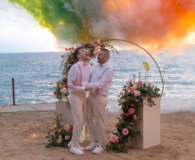 Amor sin barreras frente al mar: La conmovedora boda inclusiva de Jeremy y Ryan que ilumina el Pacífico mexicano 25 image 7 10