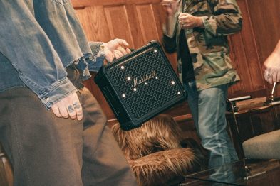 Potencia portátil sin límites: Marshall presenta el nuevo Bromley 150 para llevar la energía de los grandes conciertos a cualquier lugar 30 marshall bromley 150 lifestyle PR use 1